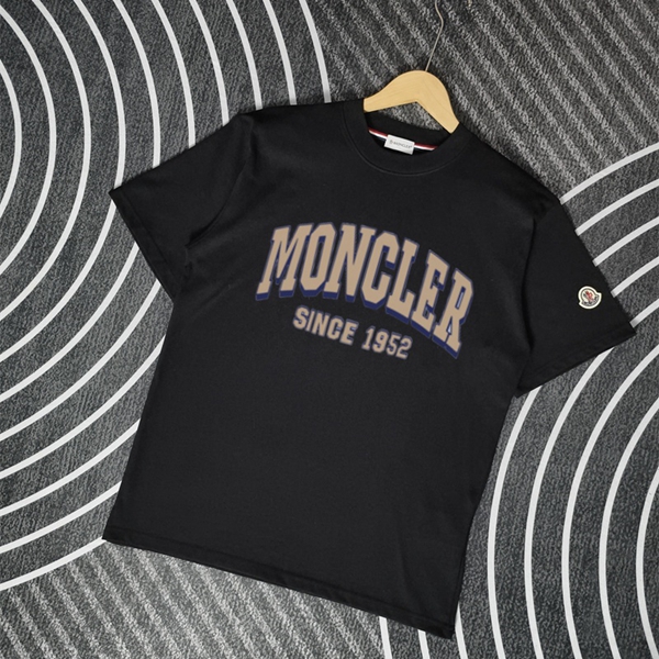 モンクレールTシャツ正面デザイン